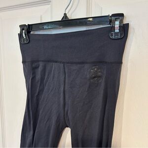 Splendid Women's Workout Stretch Ripped Leggings, Black‎ S